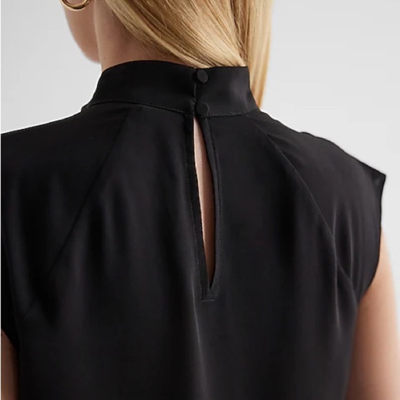 New Twist High Neck Gramercy Tee - Picture 4 of 5